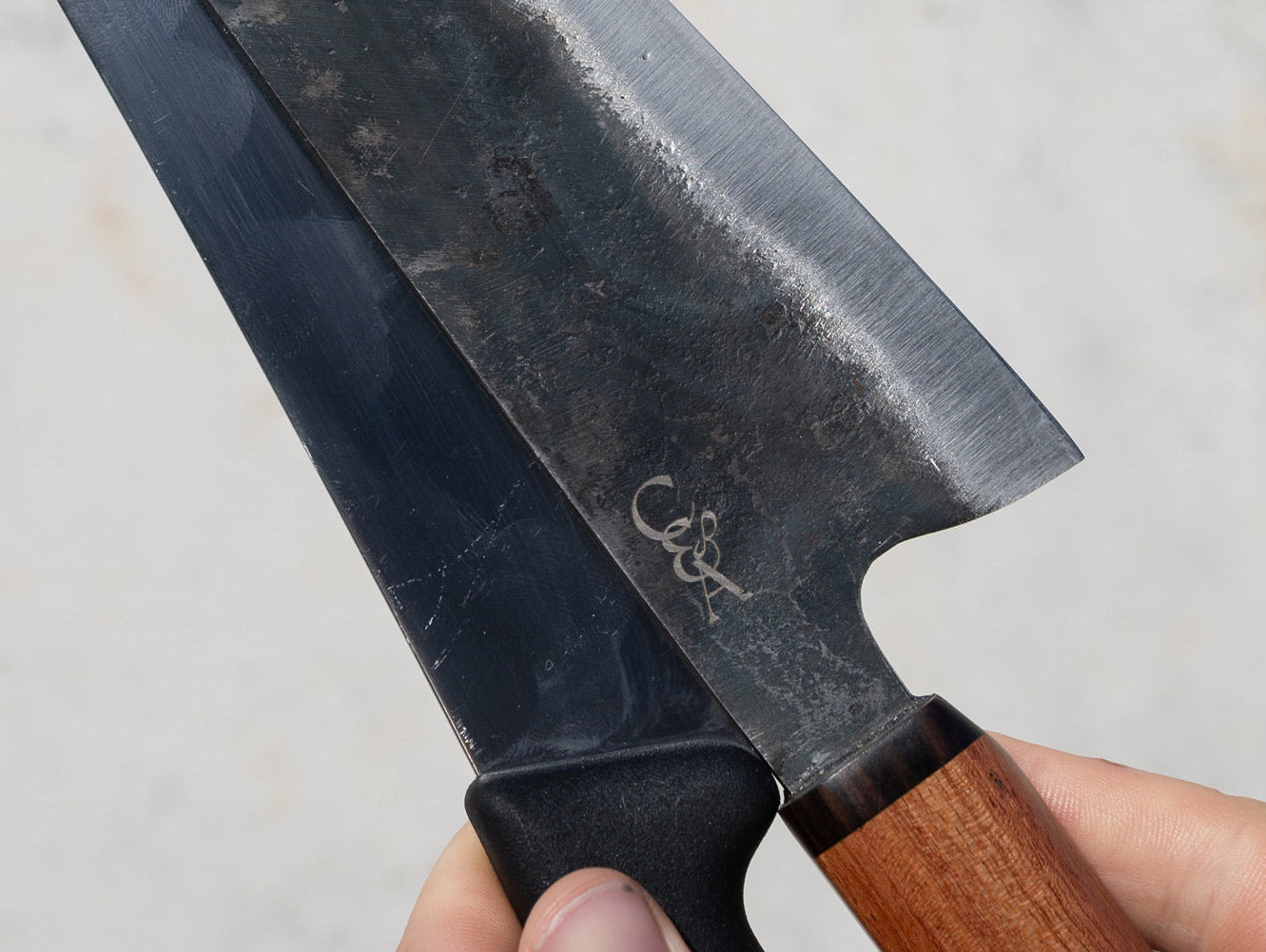 Stainless Steel vs Carbon Steel Knives: Which Is Right for Your Kitchen?