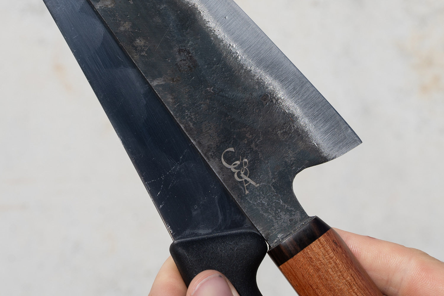 Stainless Steel vs Carbon Steel Knives: Which Is Right for Your Kitchen?